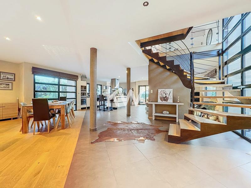 Maison - 307 m² - 6 pièces