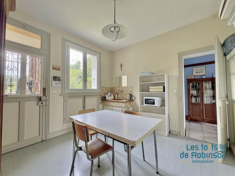 Maison - 240 m² - 10 pièces