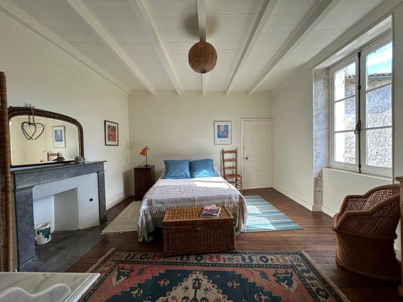 Maison - 204 m² - 9 pièces