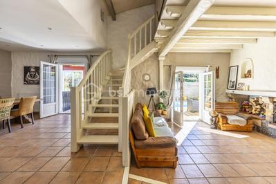 Maison - 250 m² - 9 pièces