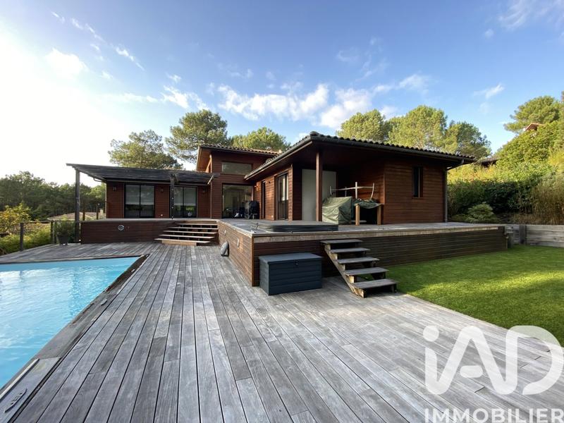 Maison - 238 m² - 6 pièces