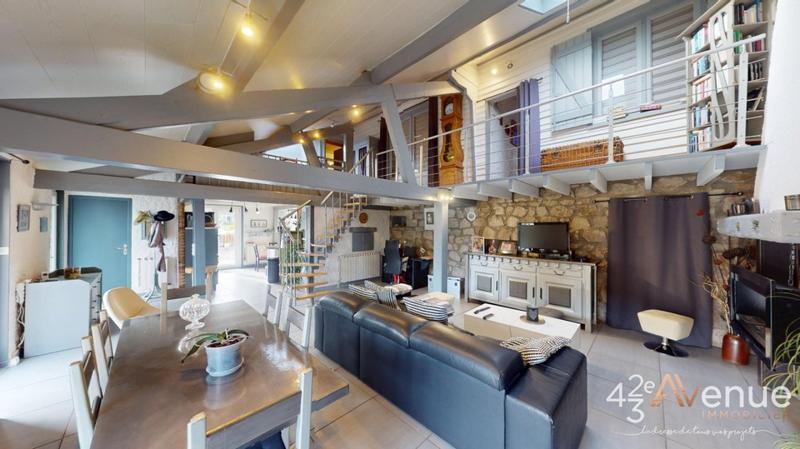 Maison - 201 m² - 5 pièces