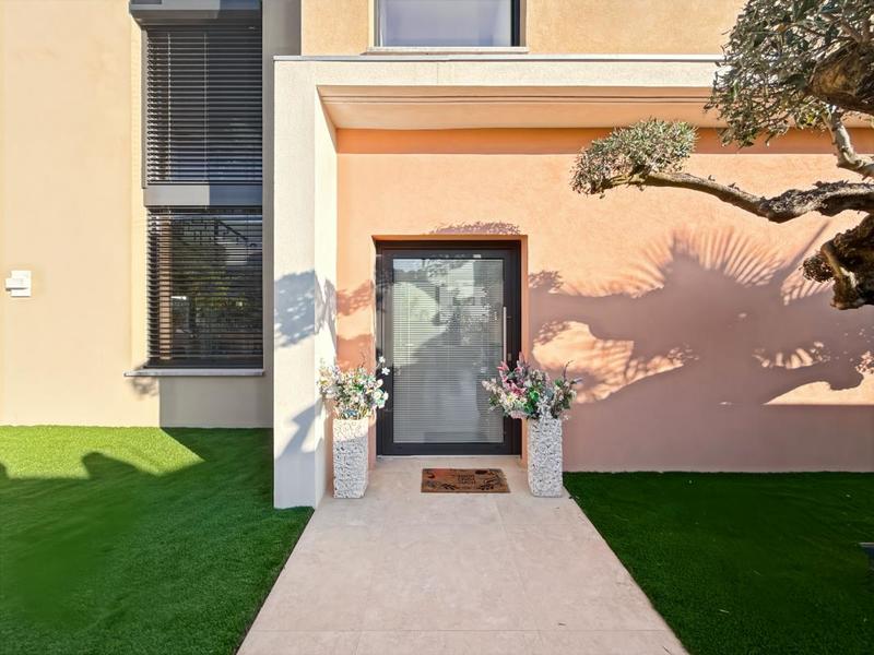 Maison - 311 m² - 5 pièces