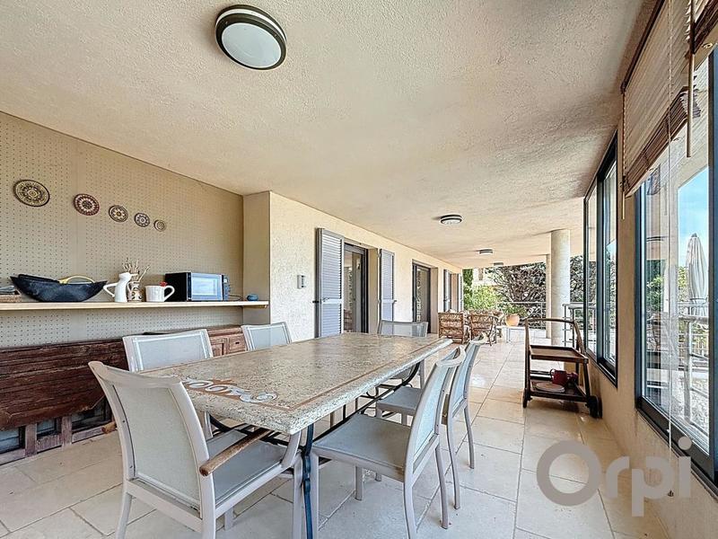 Maison - 225 m² - 7 pièces