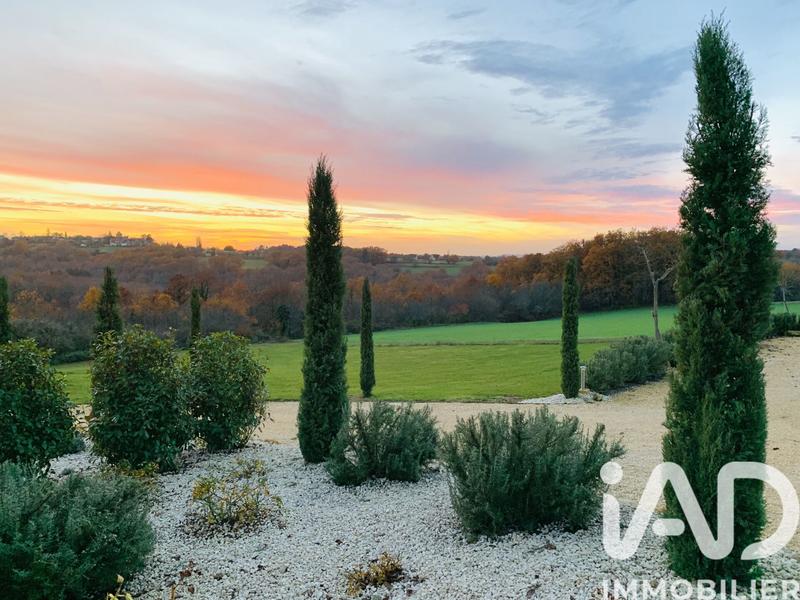 Maison - 760 m² - 21 pièces