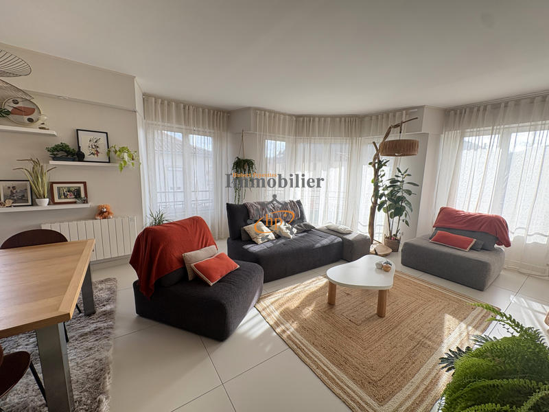 Appartement - 102 m² - 5 pièces