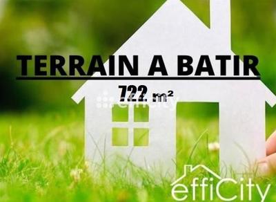 Terrain constructible - 722 m²