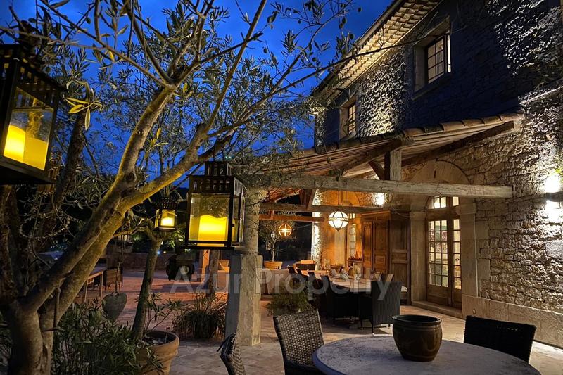 Maison - 460 m² - 14 pièces