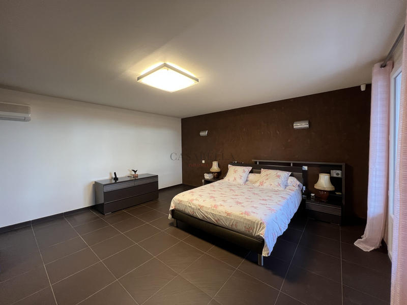 Villa - 273 m² - 6 pièces