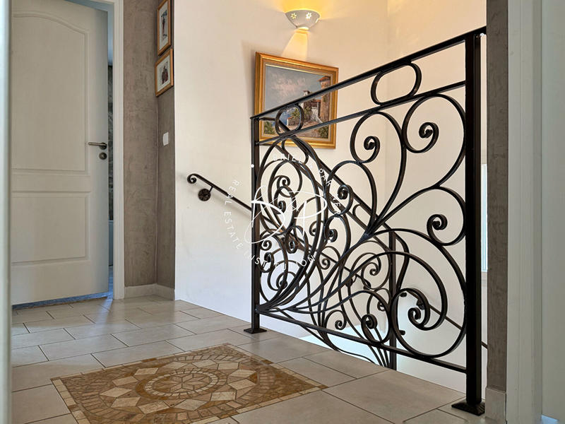 Maison - 244 m² - 7 pièces