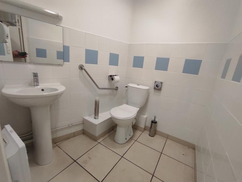 Local d'activités - 56 m² - 4 pièces