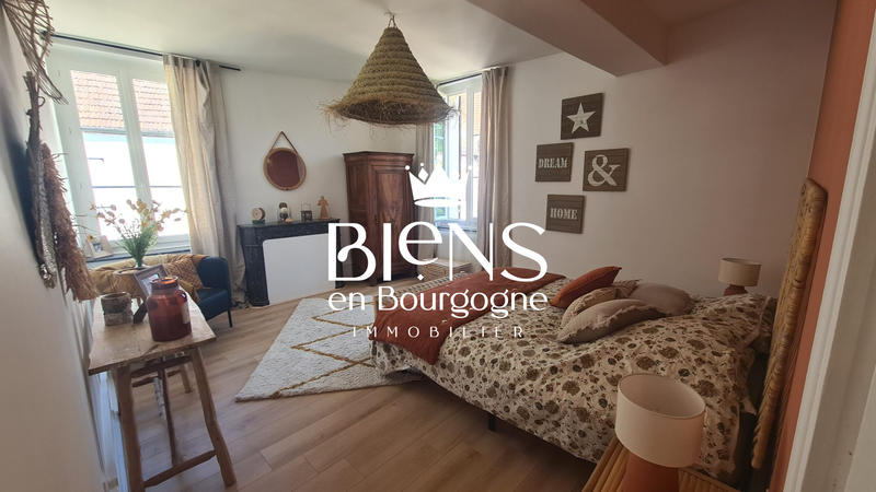 Maison - 259 m² - 8 pièces