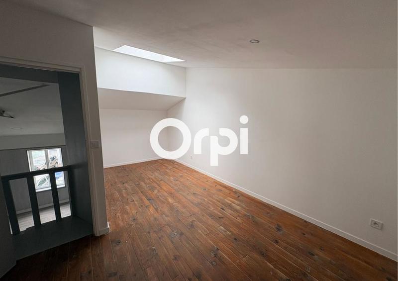 Loft - 128 m² - 4 pièces