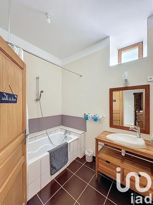 Maison - 238 m² - 8 pièces