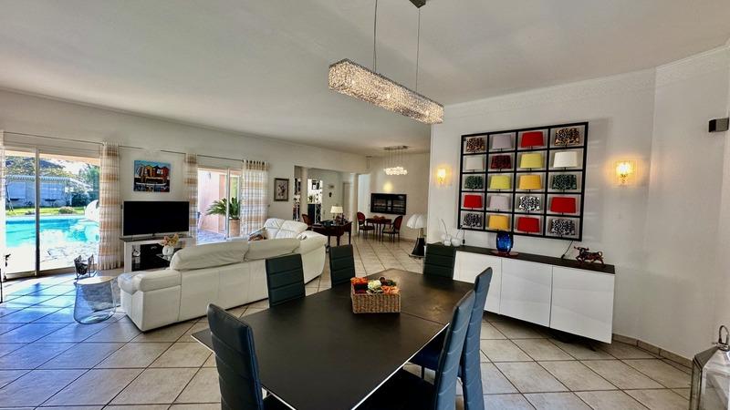 Villa - 205 m² - 6 pièces