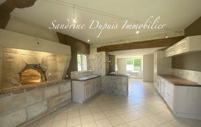 Maison - 220 m² - 7 pièces