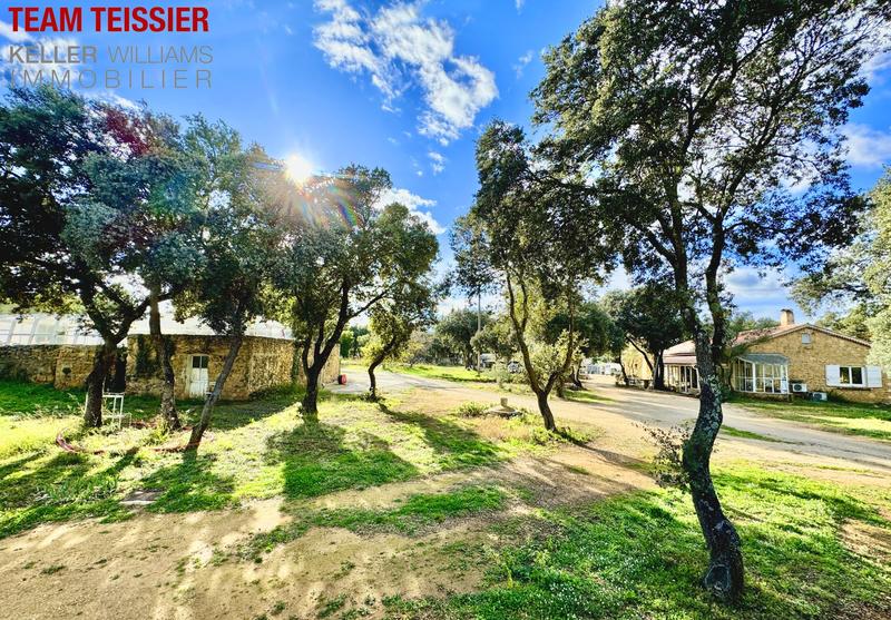 Maison - 205 m² - 11 pièces