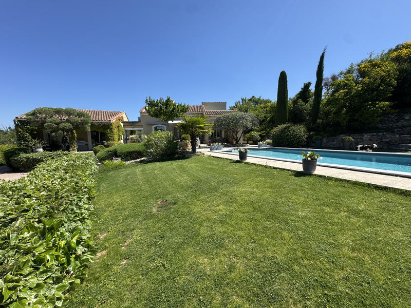 Villa - 250 m² - 6 pièces