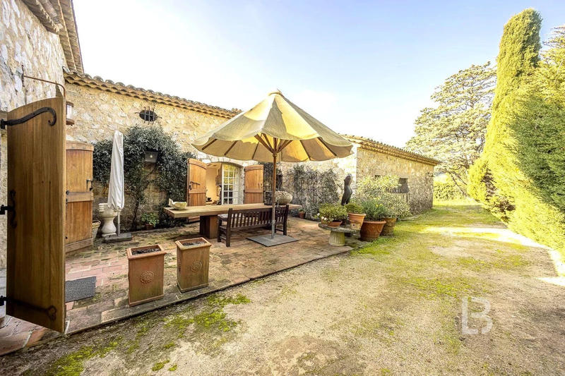 Maison - 252 m² - 7 pièces