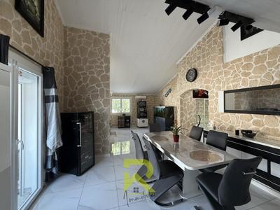 Villa - 161 m² - 6 pièces