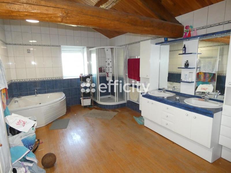 Maison - 230 m² - 8 pièces