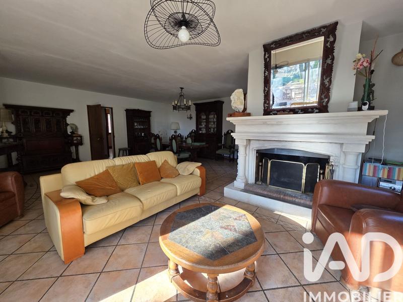 Maison - 210 m² - 6 pièces