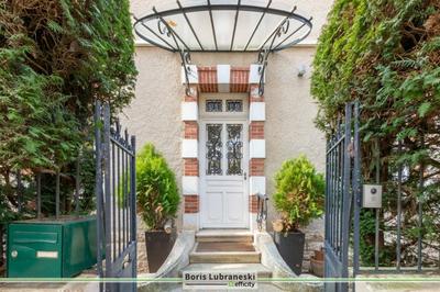 Maison - 206 m² - 7 pièces