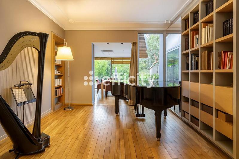 Villa - 230 m² - 10 pièces