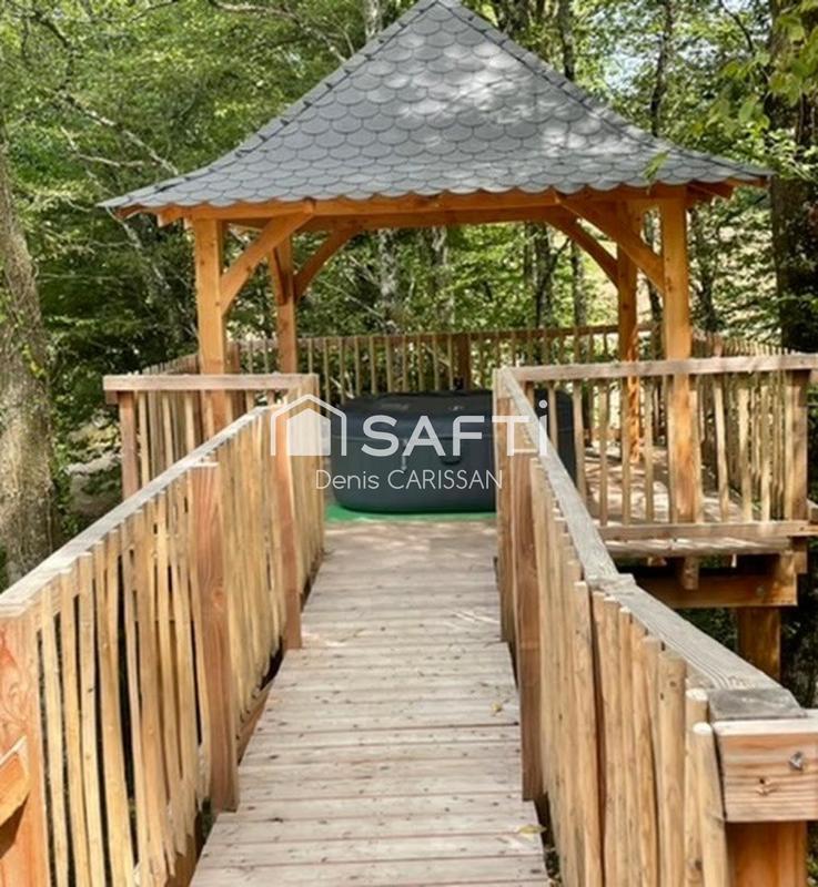 Maison - 859 m² - 19 pièces