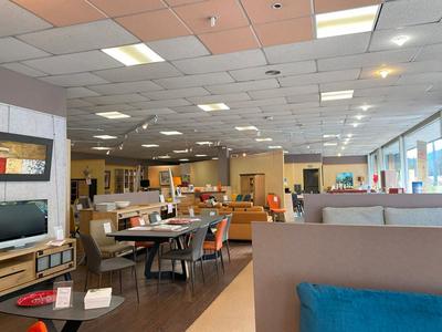 Local commercial - 1 056 m² - 3 pièces