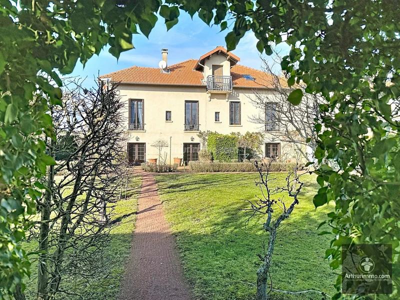 Maison - 220 m² - 9 pièces