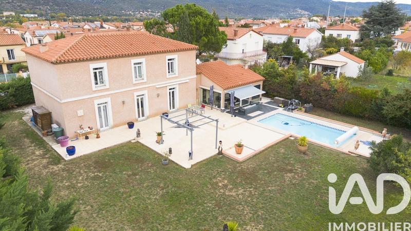 Maison - 210 m² - 7 pièces