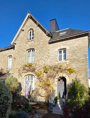 Maison - 180 m² - 7 pièces