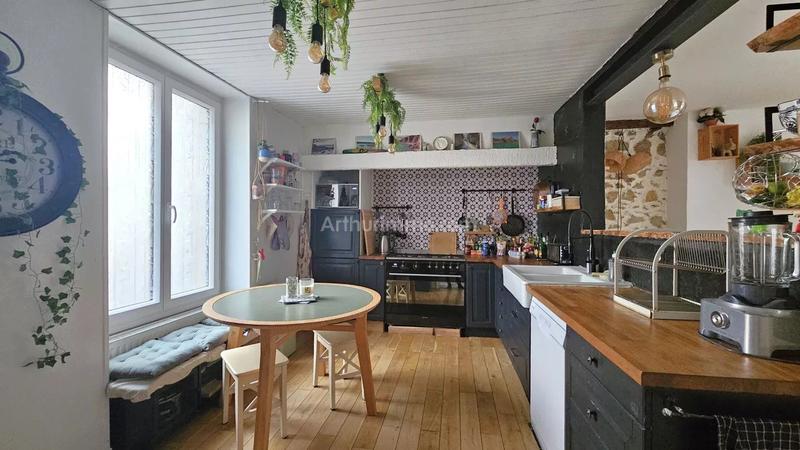 Maison - 205 m² - 7 pièces