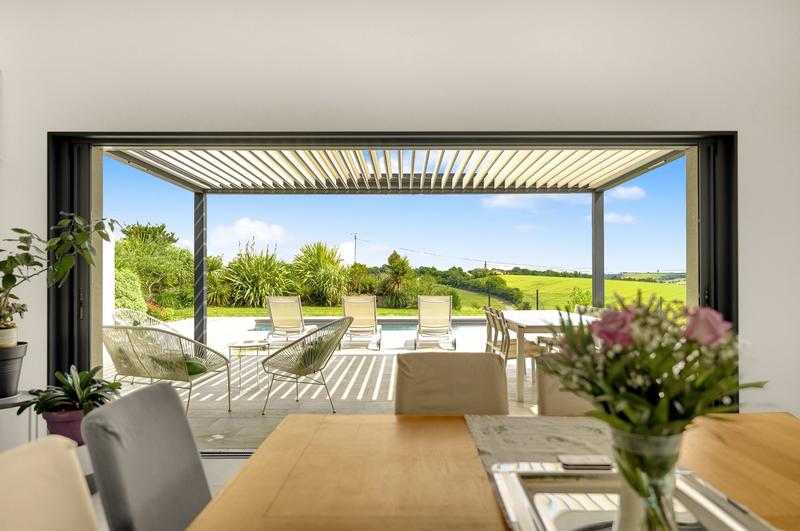 Maison contemporaine - 262 m² - 7 pièces