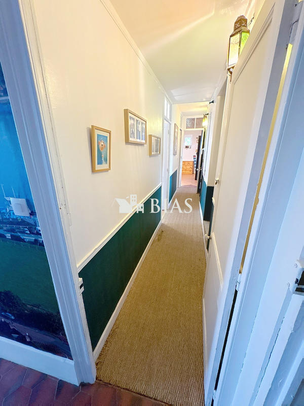 Maison - 246 m² - 9 pièces