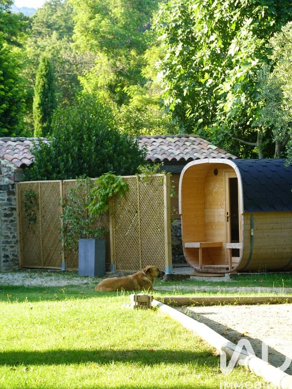 Maison - 750 m² - 24 pièces