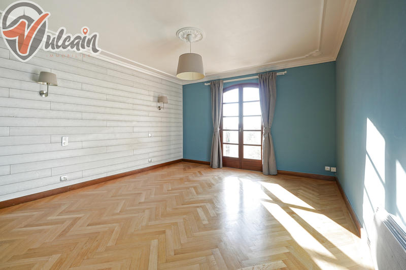 Maison - 227 m² - 8 pièces