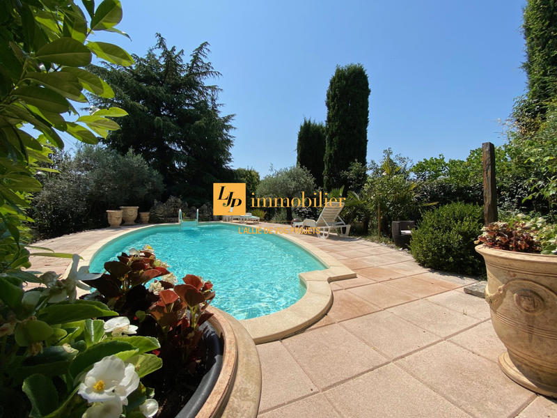 Maison - 232 m² - 6 pièces