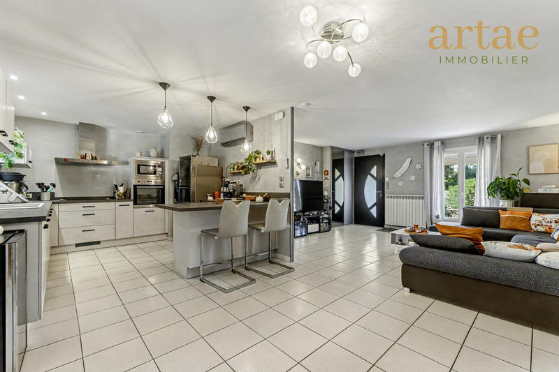 Maison traditionnelle - 137 m² - 5 pièces