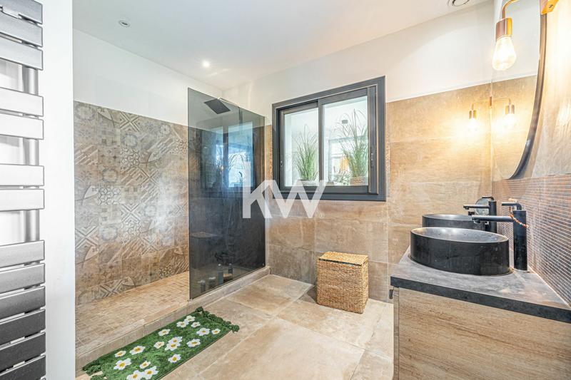 Maison - 220 m² - 4 pièces