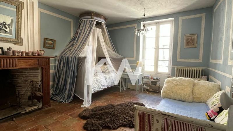 Maison - 200 m² - 12 pièces