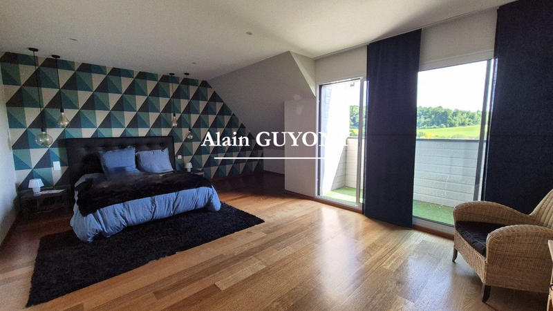 Maison contemporaine - 270 m² - 7 pièces