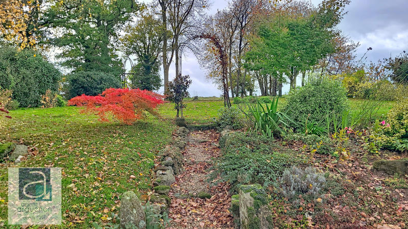 Maison - 230 m² - 8 pièces