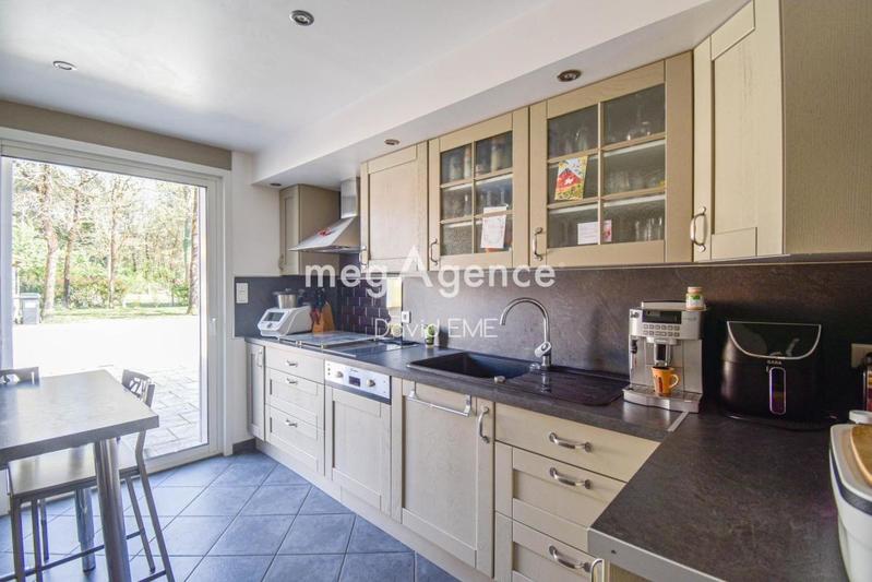 Maison traditionnelle - 192 m² - 9 pièces