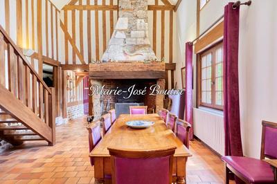 Maison - 250 m² - 9 pièces