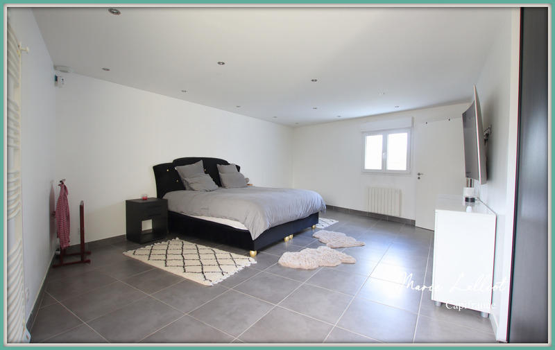 Maison - 360 m² - 10 pièces