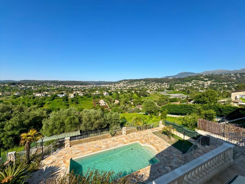 Villa - 300 m² - 5 pièces