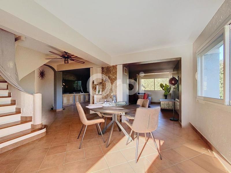 Maison - 265 m² - 8 pièces