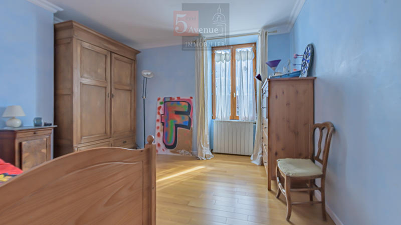 Maison - 236 m² - 7 pièces